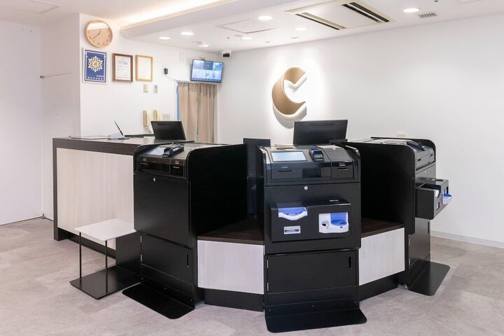 Entrance & Lobby