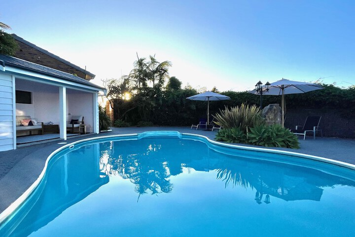 Pool Hotel