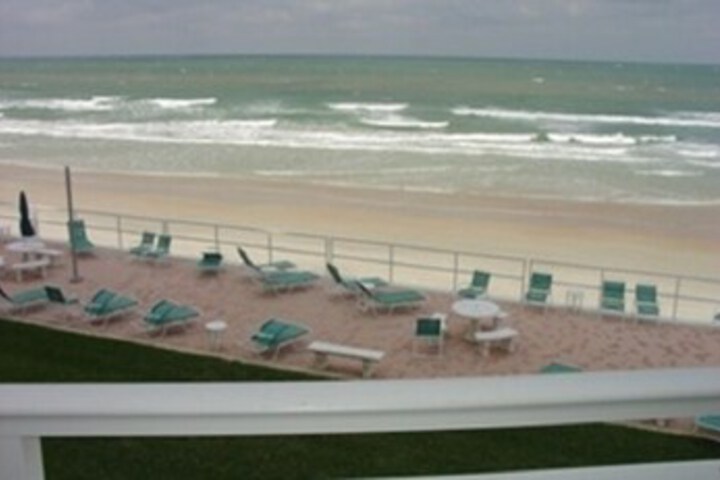 Sundeck 26 of 27