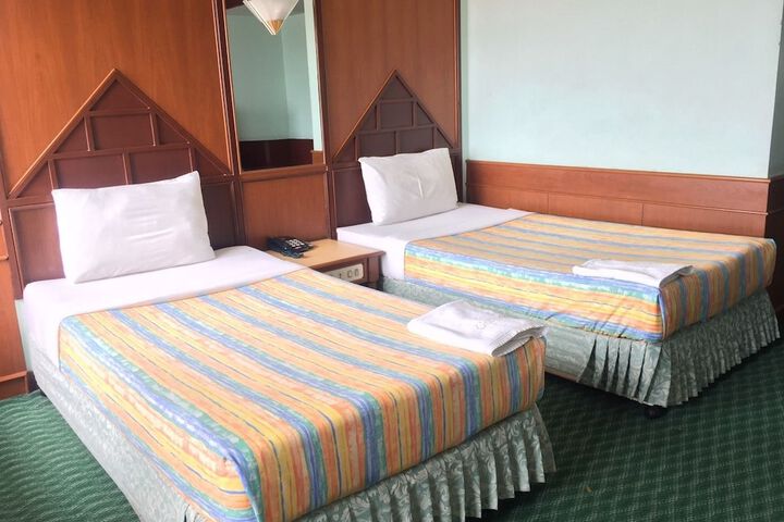 Room 9 of 25