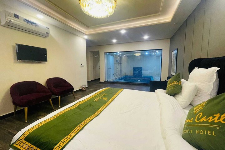 Room 12 of 35