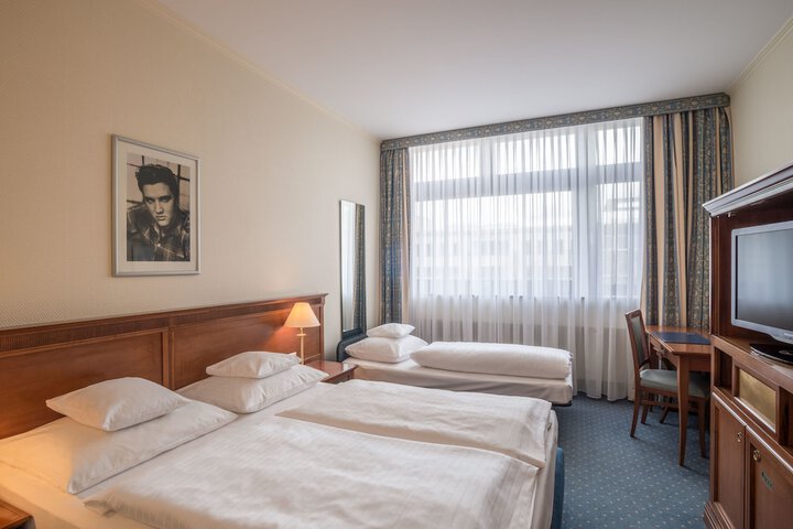Room 29 of 67