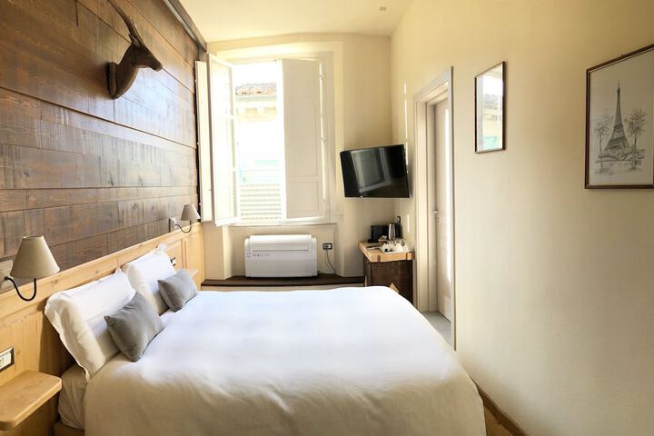 Room 8 of 18