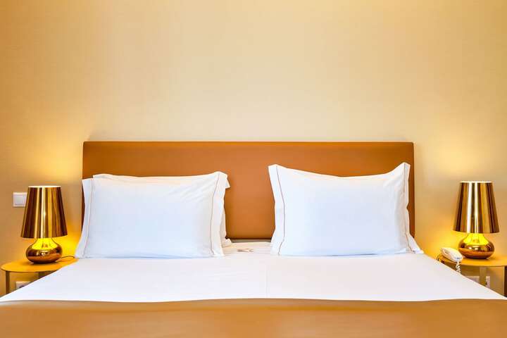 Room 32 of 77