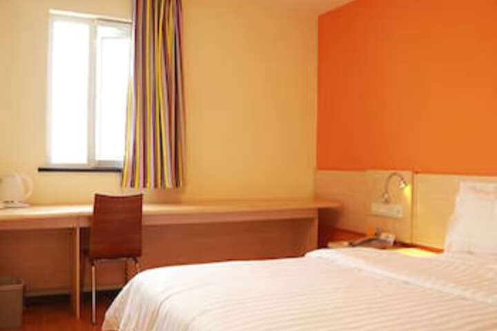 Room 3 of 7