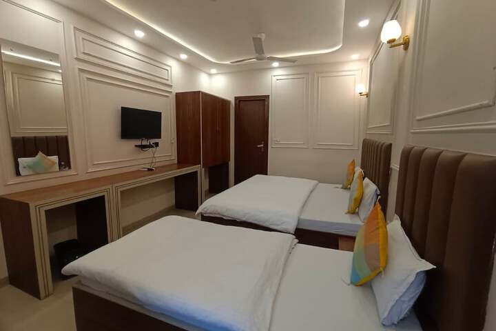 Room 15 of 32