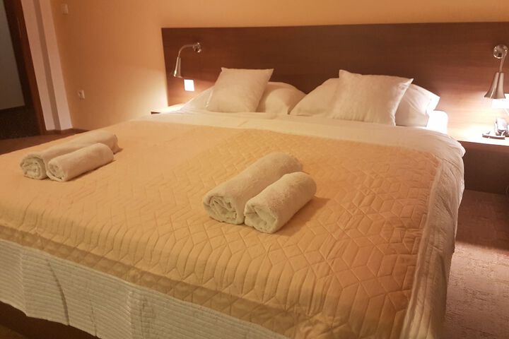 Room 6 of 22