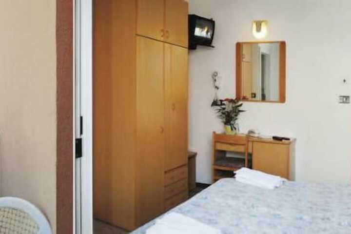 Room 13 of 31