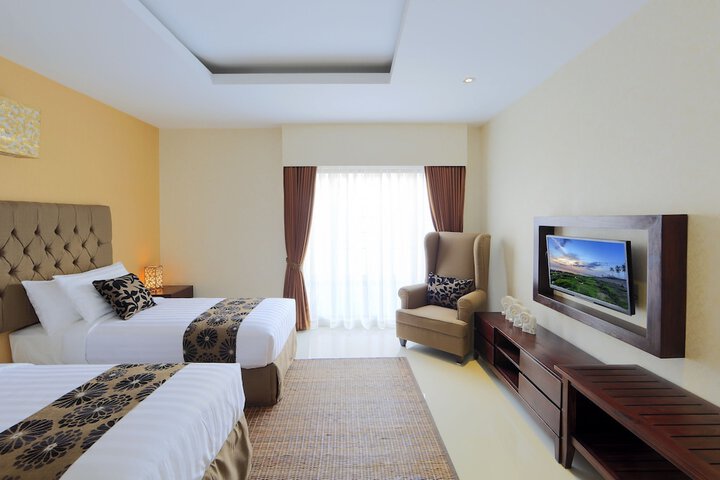 Room 12 of 114