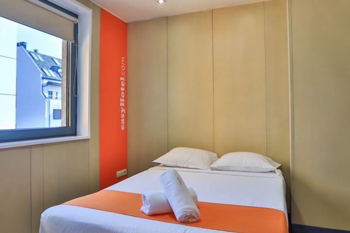 Room 13 of 34