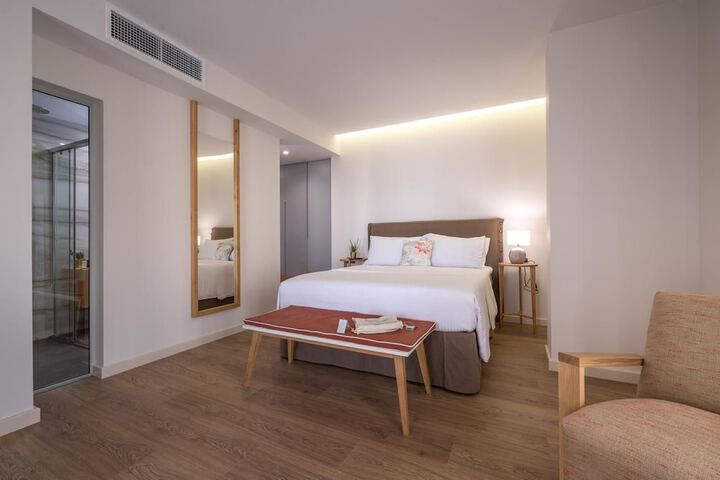 Room 13 of 163