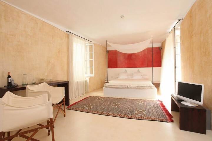 Room 15 of 76