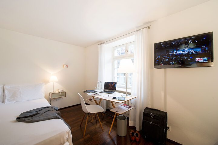 Room 33 of 66