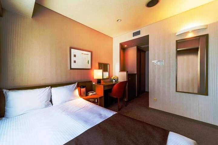Room 9 of 36
