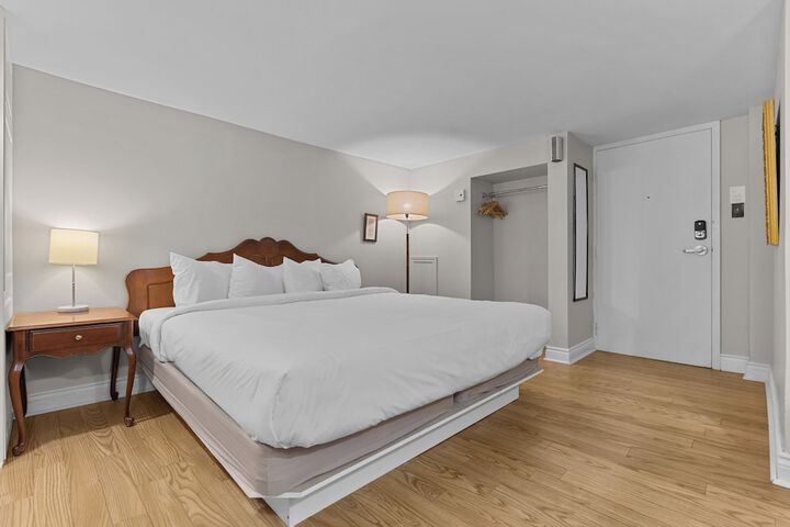 Room 4 of 83