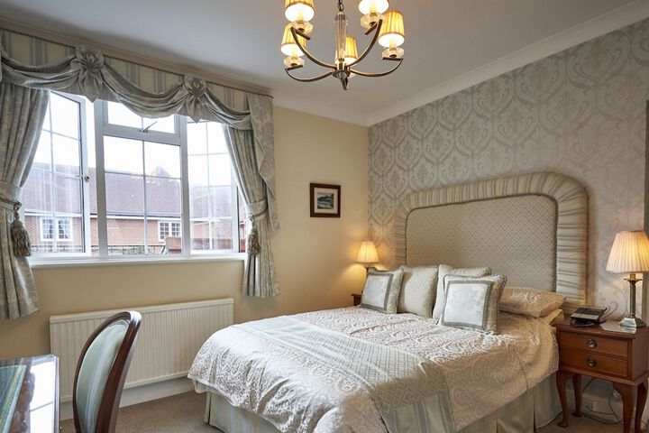 Room 10 of 76