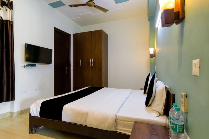 Room 3 of 24
