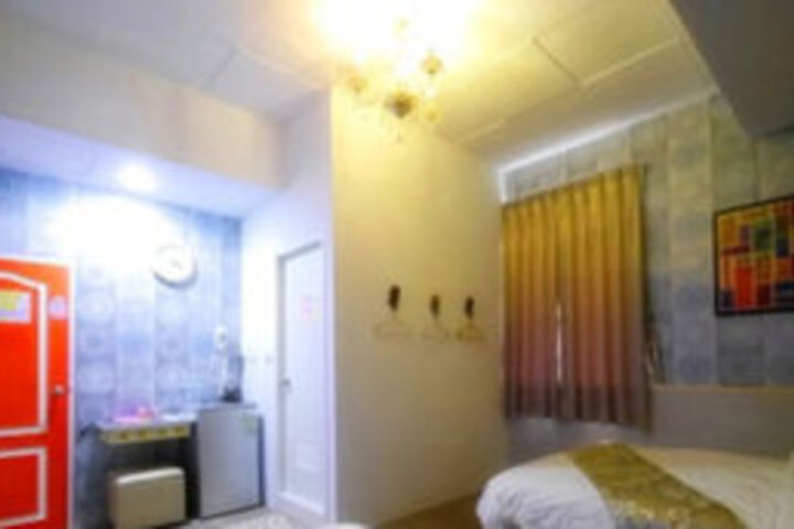 Room 32 of 67