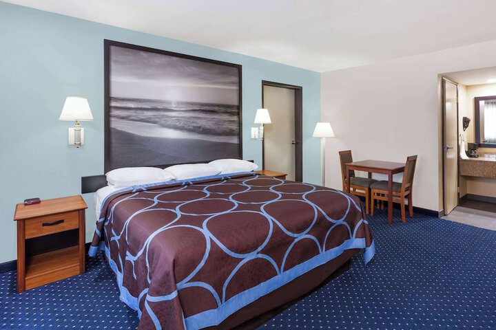 Room 3 of 16