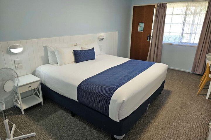 Room 8 of 83