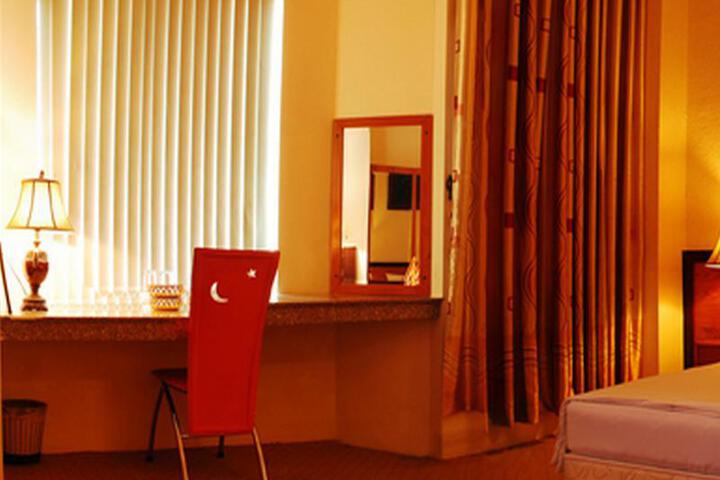 Nhat Quynh Hotel 1