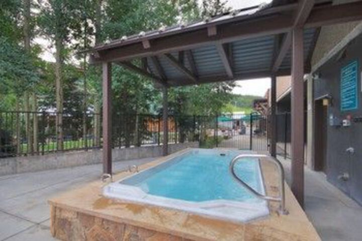 Pool 19 of 21