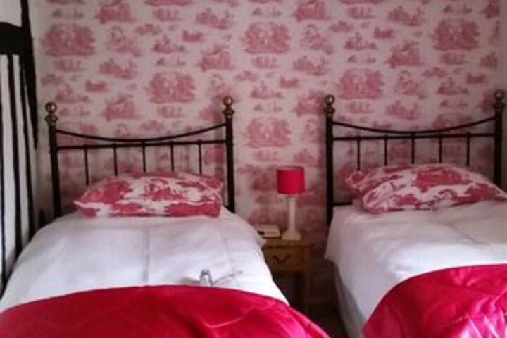Room 9 of 11