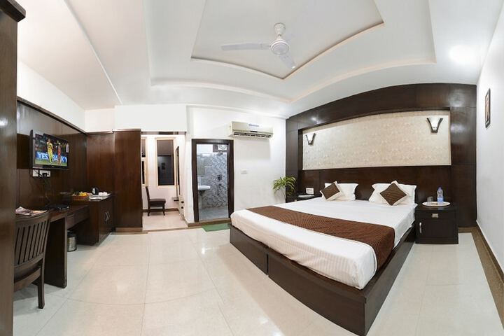 Room 3 of 12