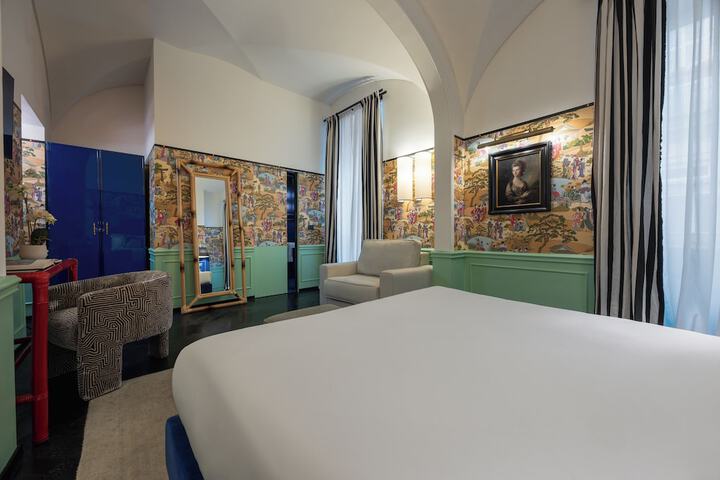 Room 12 of 32