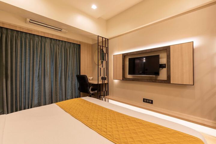 Room 43 of 100
