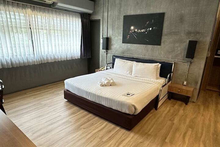 Room 5 of 36