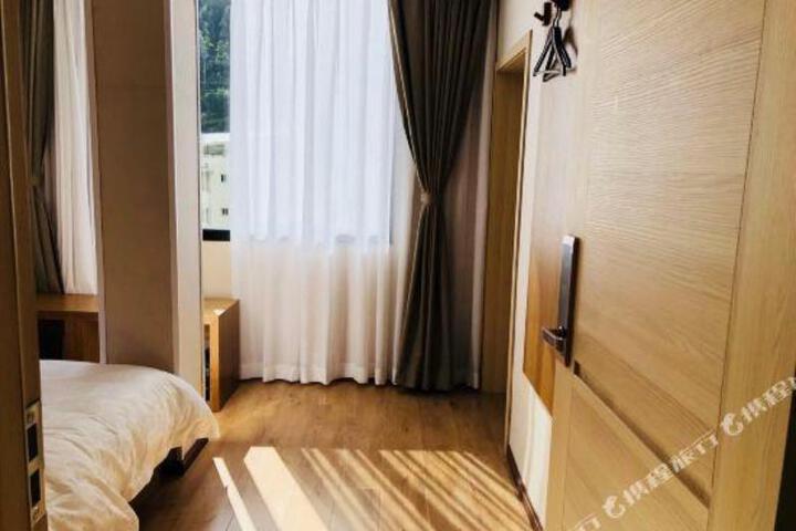 Yunqi Hotel