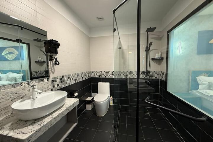 Room 18 of 22