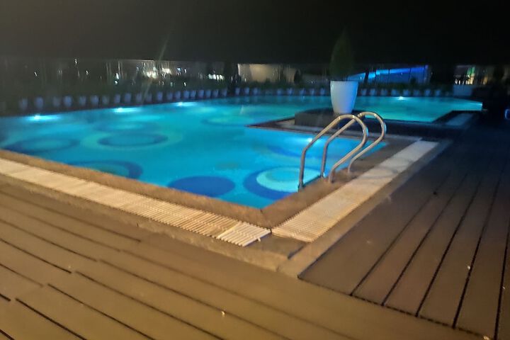 Hotel with Pool