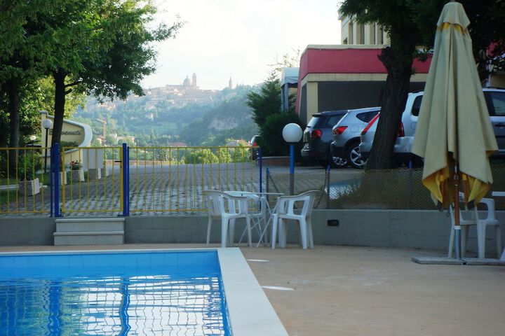 Pool 10 of 26