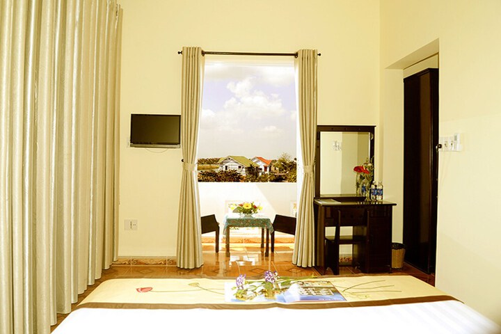 Room 8 of 23