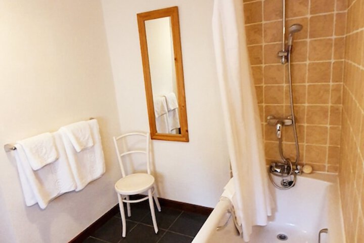 Room 142 of 210