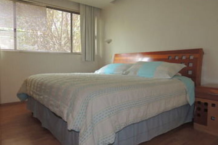 Room 5 of 11