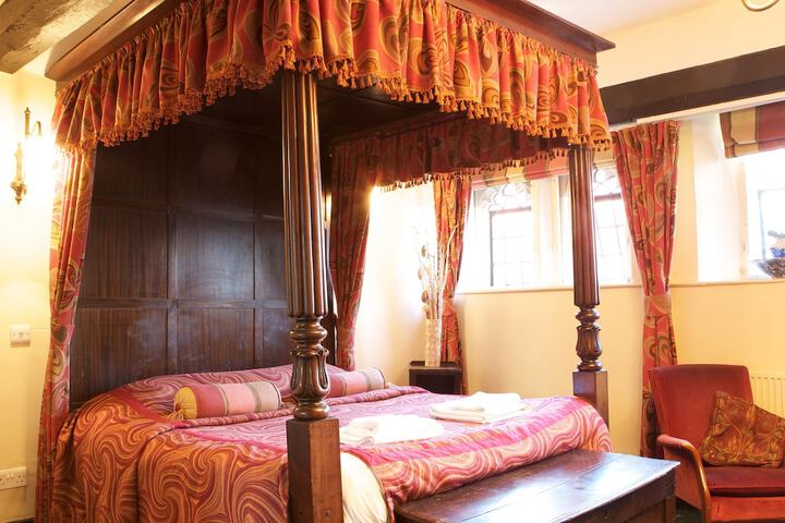 Room 12 of 48