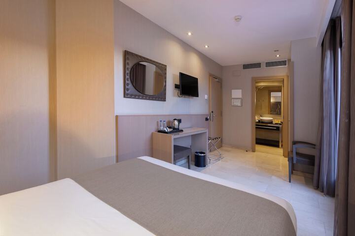 Room 6 of 135