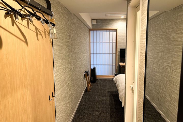 Room 11 of 60