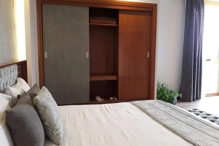 Room 3 of 6