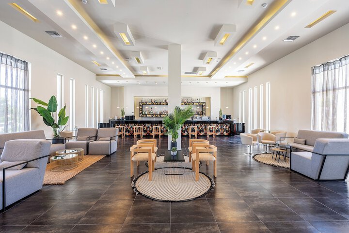 Lounge 210 of 236