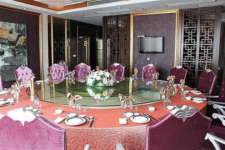 Dining 39 of 75