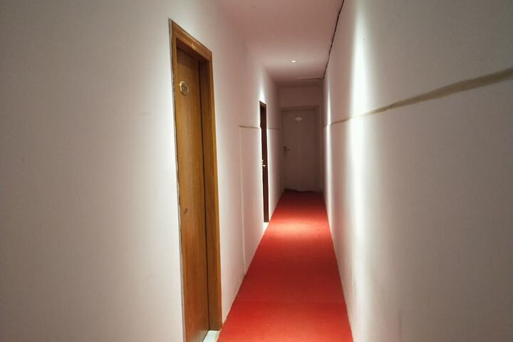 Ballroom/Hall 24 of 36