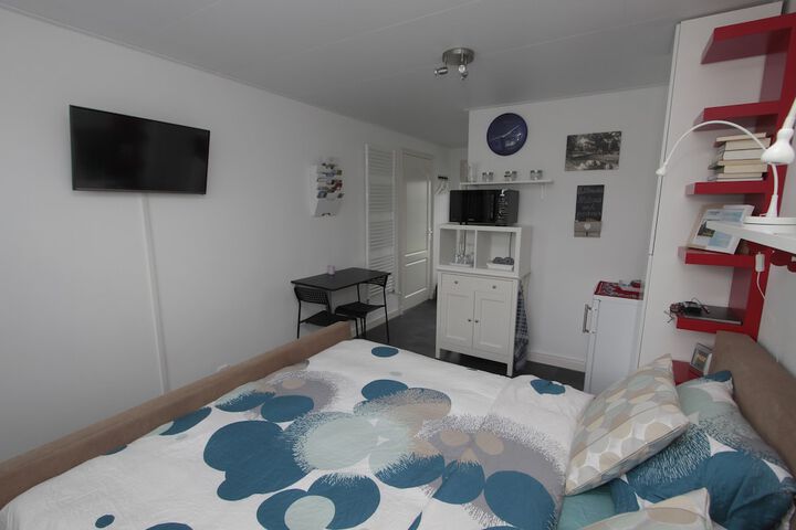 Room 3 of 86