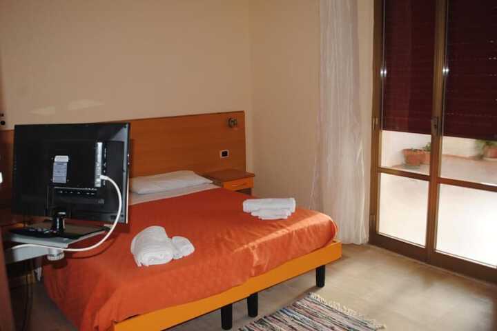 Room 16 of 38