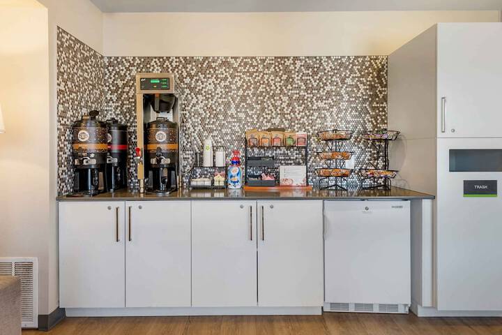 Breakfast/Coffee Service 24 of 25