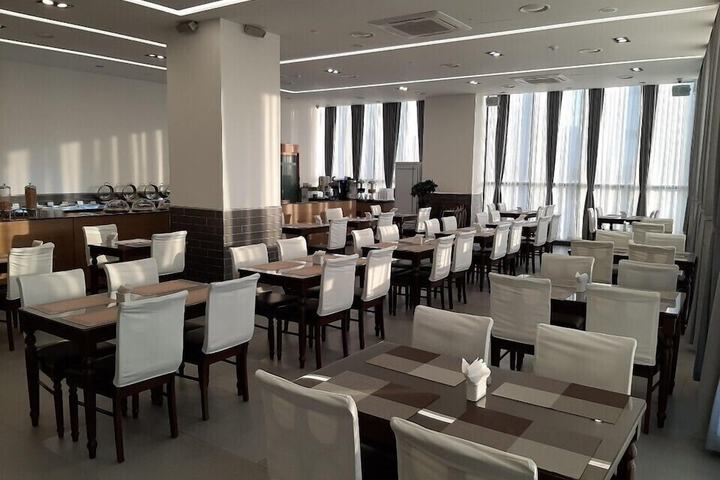 Dining 54 of 84