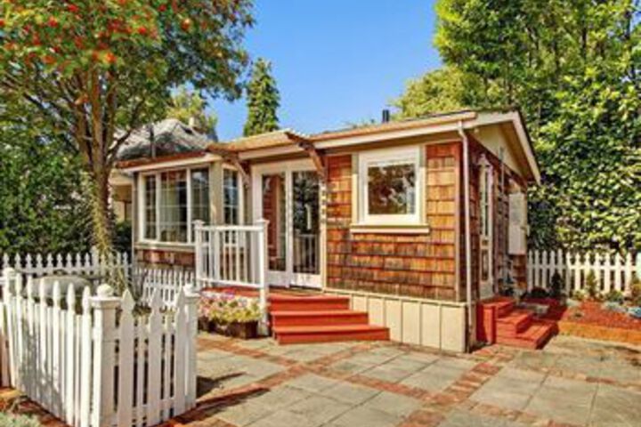 BALLARD COTTAGE in Seattle, WA